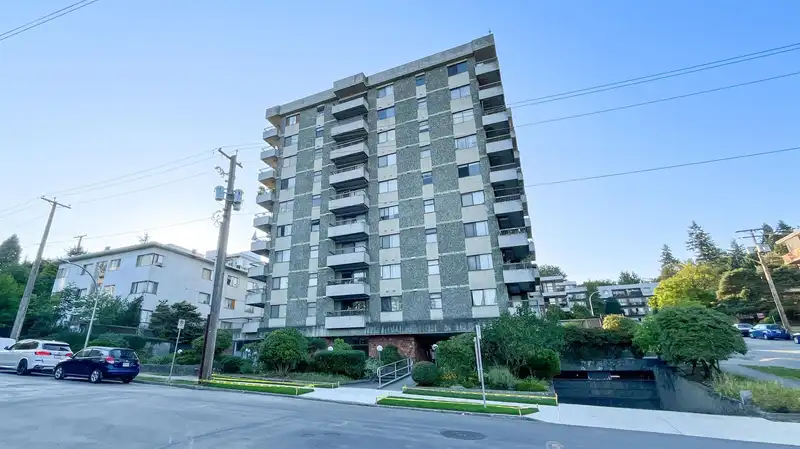 1004 47 AGNES STREET - photo 1 of 21