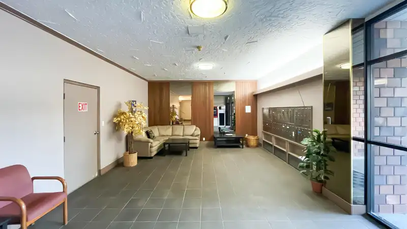1004 47 AGNES STREET - photo 3 of 21