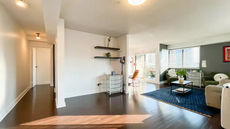 1004 47 AGNES STREET - photo 4 of 21