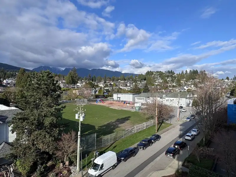 603 1390 DUCHESS AVENUE - photo 3 of 30