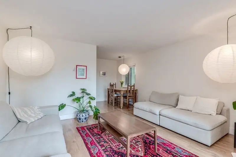 102 2458 YORK AVENUE - photo 3 of 18