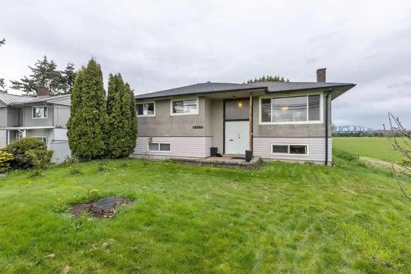 17391 WESTMINSTER HIGHWAY - photo 3 of 40