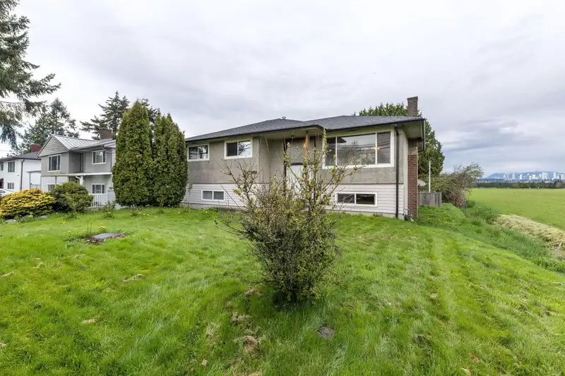 17391 WESTMINSTER HIGHWAY - photo 4 of 40