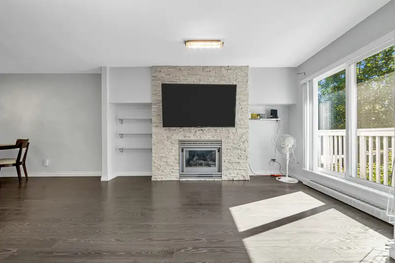 79 7831 GARDEN CITY ROAD - photo 3 of 31