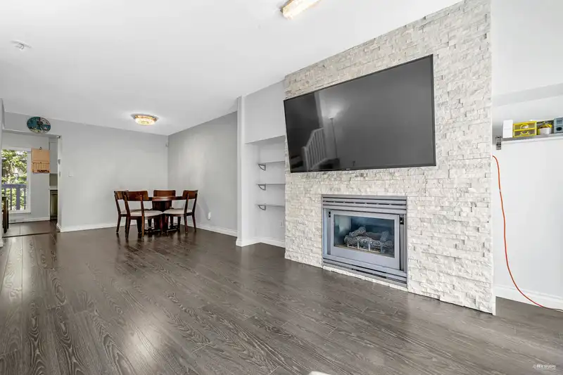79 7831 GARDEN CITY ROAD - photo 4 of 31