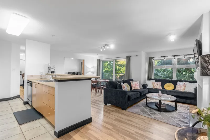 201 15220 GUILDFORD DRIVE - photo 4 of 25