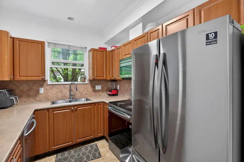 25 1010 EWEN AVENUE - photo 1 of 21