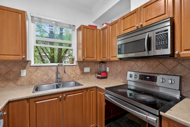 25 1010 EWEN AVENUE - photo 4 of 21