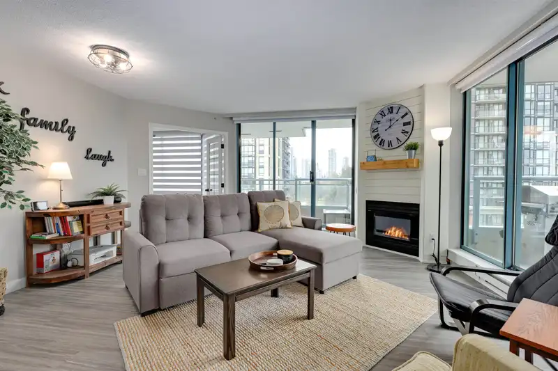 603 13383 108 AVENUE - photo 1 of 29