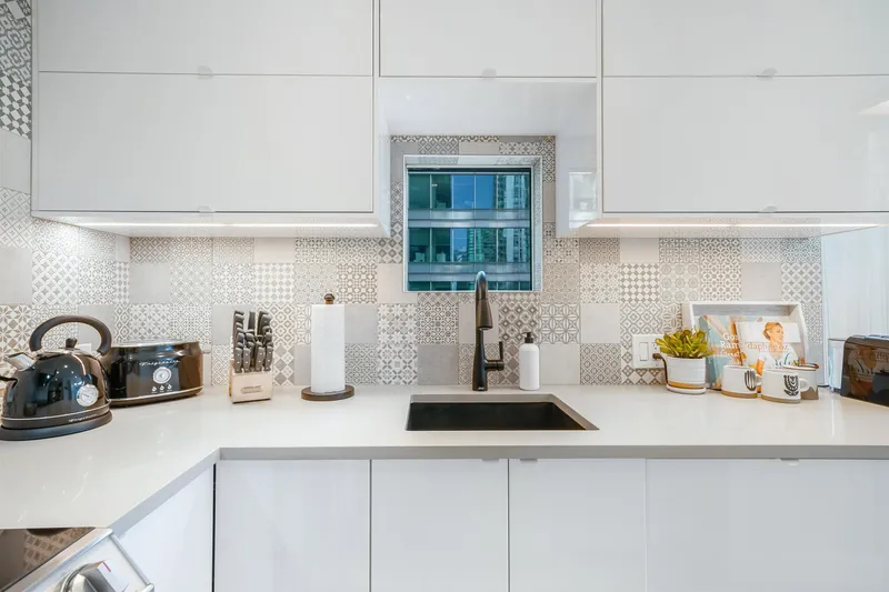 707 1166 MELVILLE STREET - photo 1 of 24