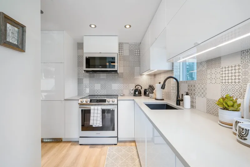 707 1166 MELVILLE STREET - photo 3 of 24