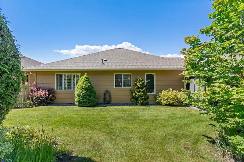 214 46000 THOMAS ROAD - photo 2 of 33
