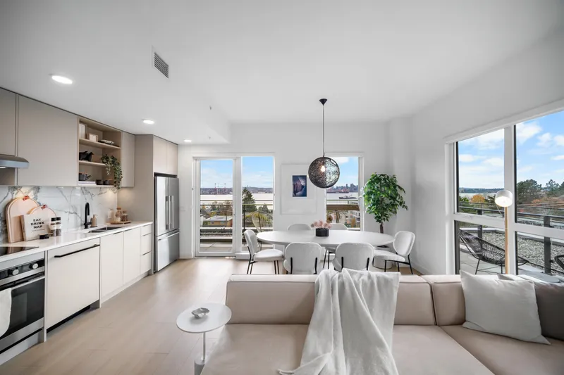 501 422 E 3RD STREET - photo 1 of 25