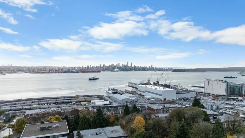 501 422 E 3RD STREET - photo 4 of 25