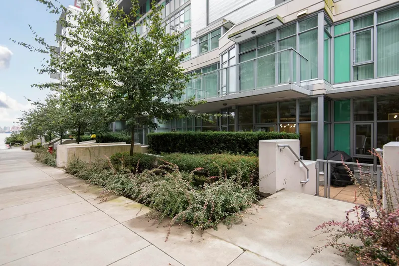 112 185 VICTORY SHIP WAY - photo 1 of 25