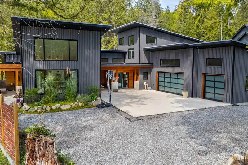 3022 GREEN WAY - photo 1 of 40