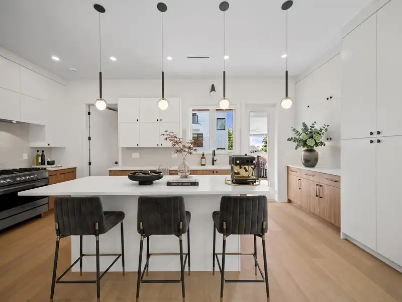 1 3786 PETER STREET - photo 4 of 40