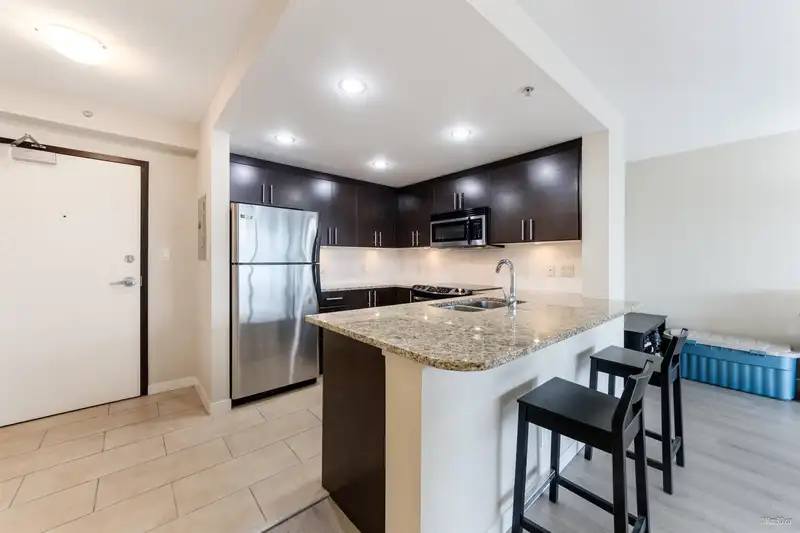 1805 555 DELESTRE AVENUE - photo 2 of 21