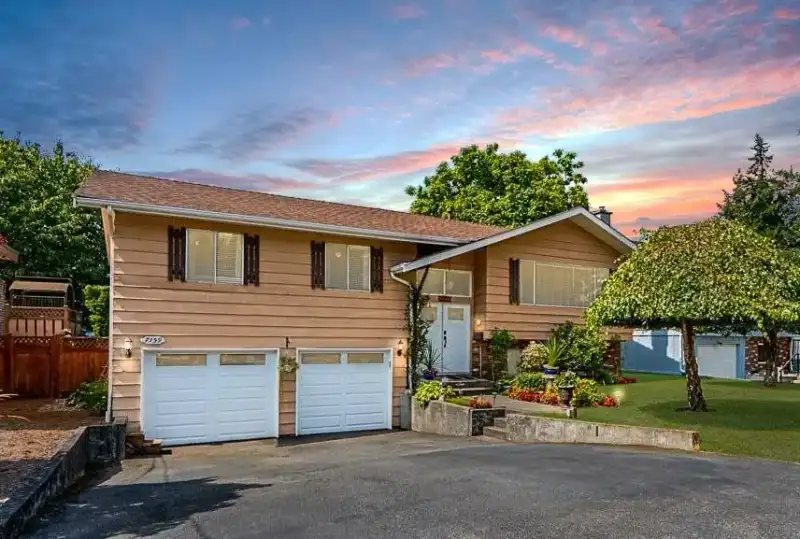 7159 114A STREET - photo 1 of 38