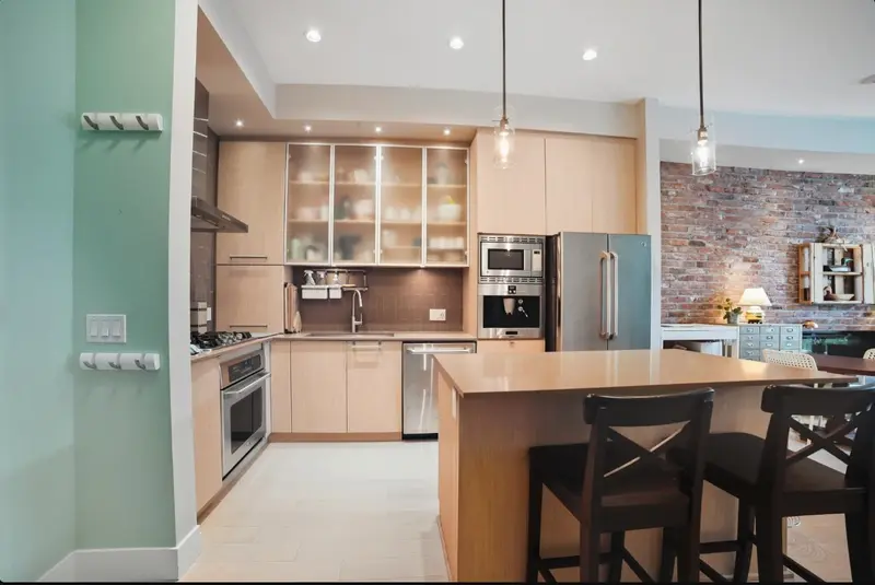 104 260 SALTER STREET - photo 4 of 25