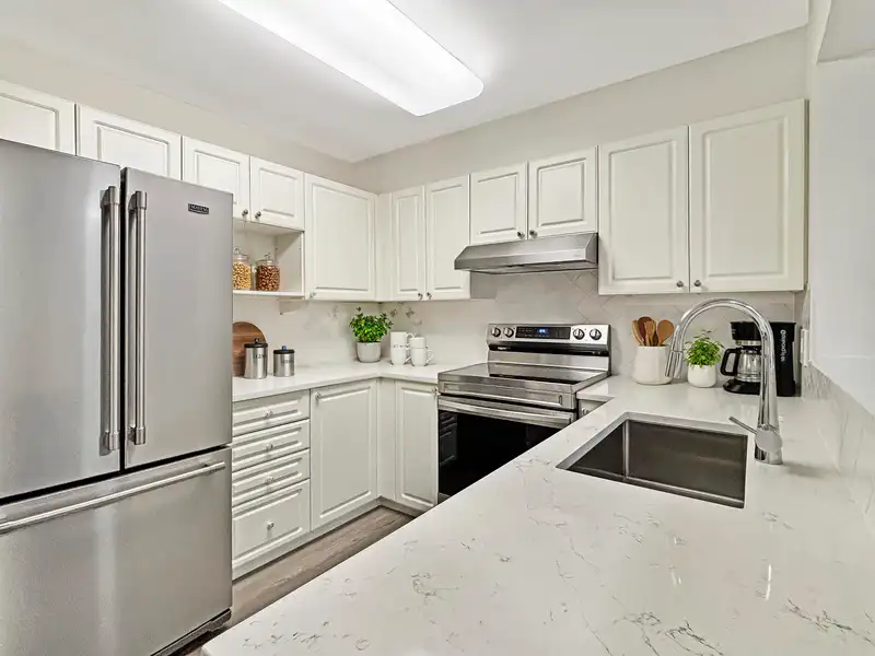205 5518 14TH AVENUE - photo 4 of 14