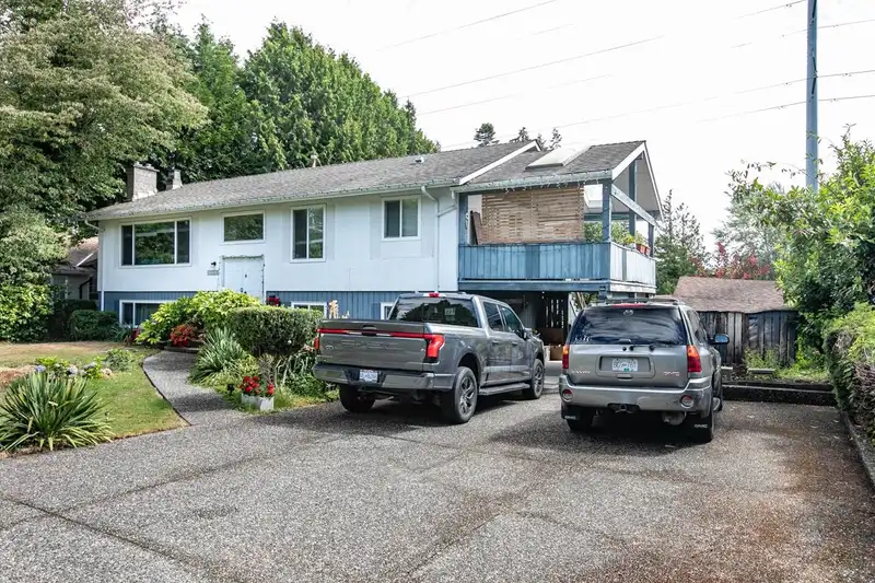 1022 53A STREET - photo 2 of 26