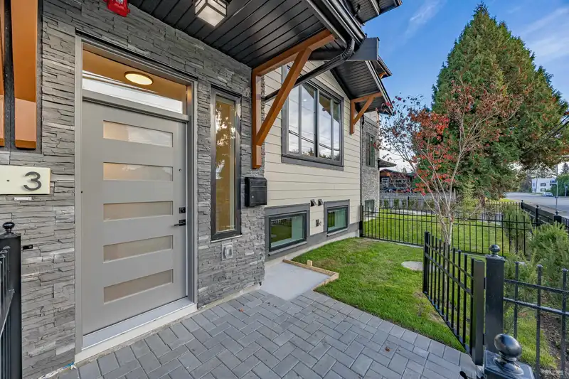 3 11384 207 STREET - photo 1 of 32