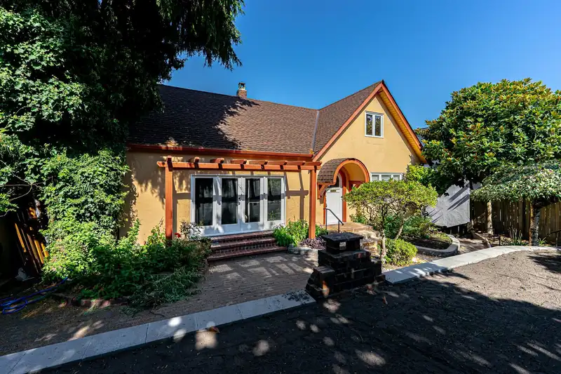 4327 LOCARNO CRESCENT - photo 1 of 17