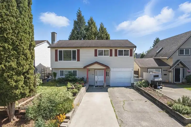 27522 31A AVENUE - photo 1 of 25