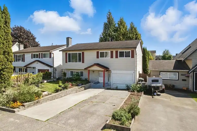 27522 31A AVENUE - photo 2 of 25