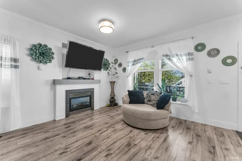 6686 192 STREET - photo 2 of 21