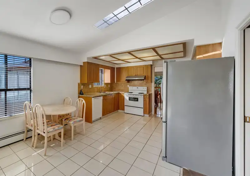3056 E 28TH AVENUE - photo 4 of 36