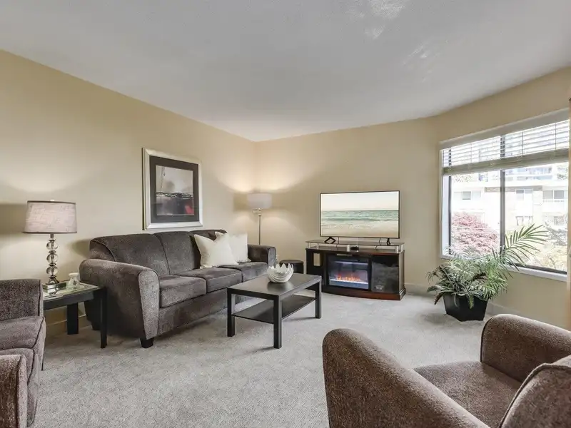 301 1521 BLACKWOOD STREET - photo 2 of 26