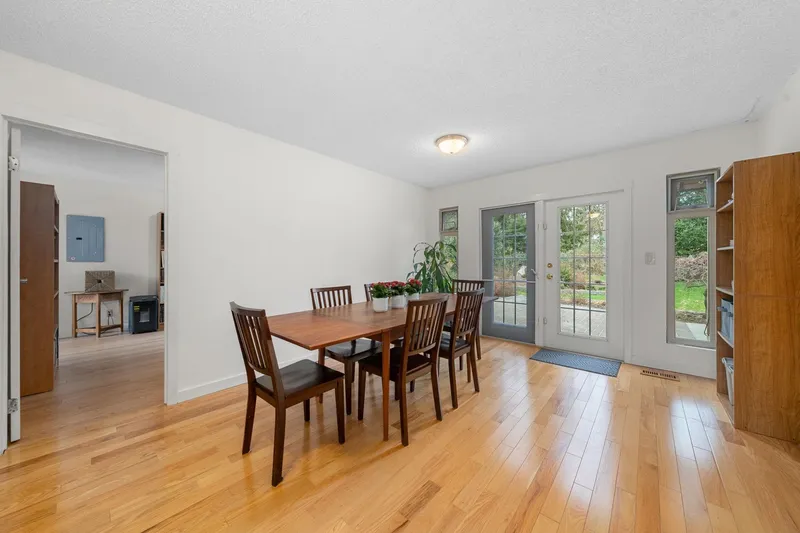 667 FAIRWAY DRIVE - photo 4 of 25