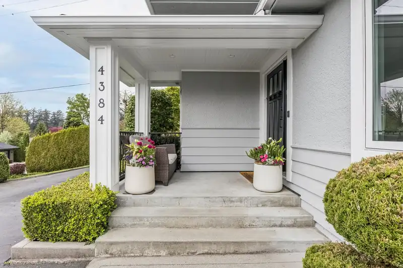 4384 HIGHLAND BOULEVARD - photo 2 of 40