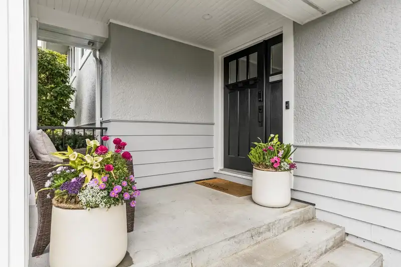 4384 HIGHLAND BOULEVARD - photo 3 of 40