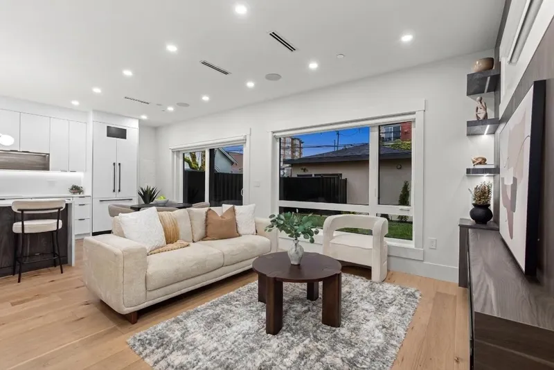 2 4549 W 11TH AVENUE - photo 3 of 25