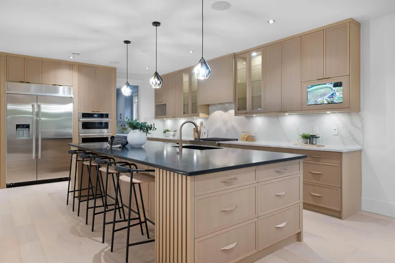 13915 BLACKBURN AVENUE - photo 2 of 25