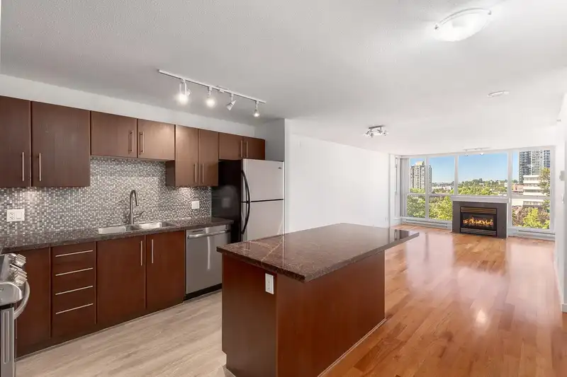 604 2138 MADISON AVENUE - photo 1 of 39