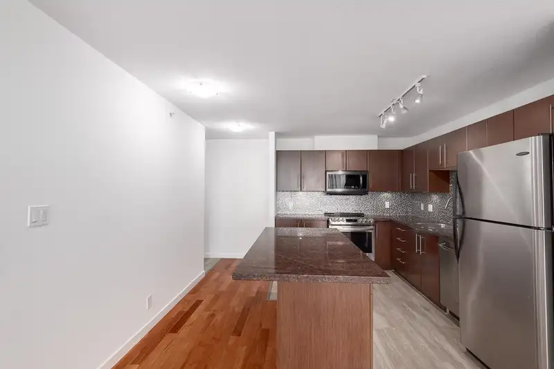 604 2138 MADISON AVENUE - photo 4 of 39