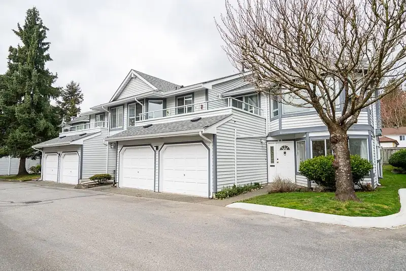 63 9285 122 STREET - photo 3 of 25