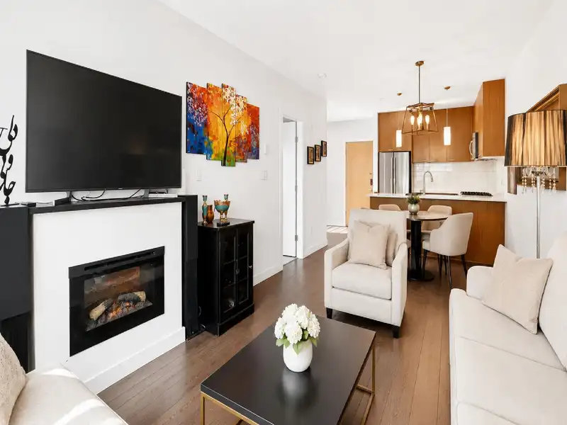 201 1330 MARINE DRIVE - photo 1 of 27
