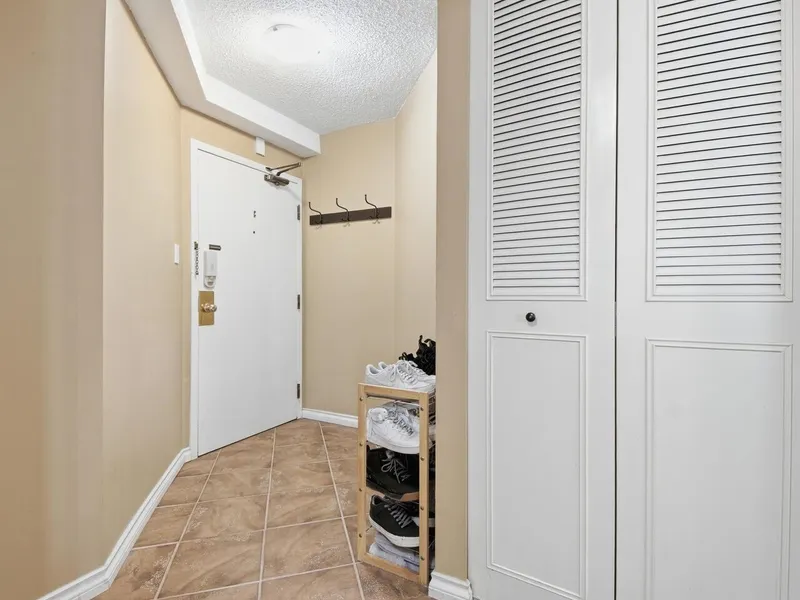 808 6455 WILLINGDON AVENUE - photo 2 of 25