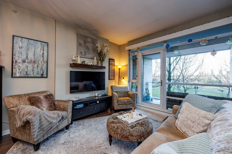 208 1616 COLUMBIA STREET - photo 1 of 25