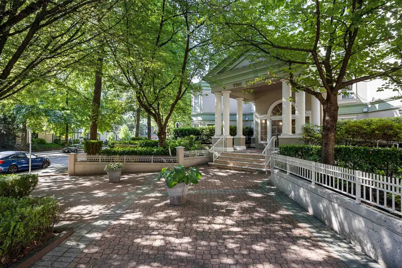 206 2990 PRINCESS CRESCENT - photo 2 of 25