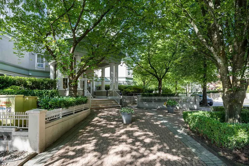 206 2990 PRINCESS CRESCENT - photo 3 of 25