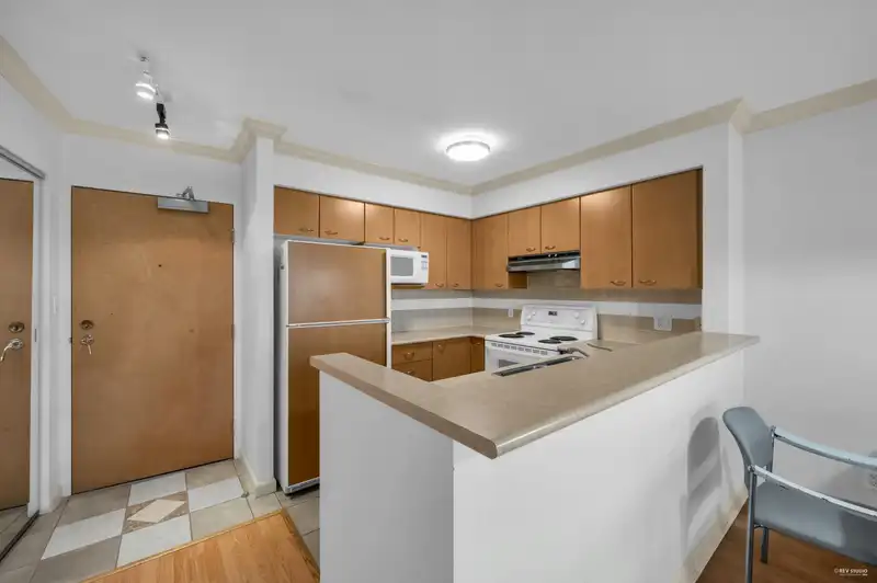 726 6028 WILLINGDON AVENUE - photo 3 of 27