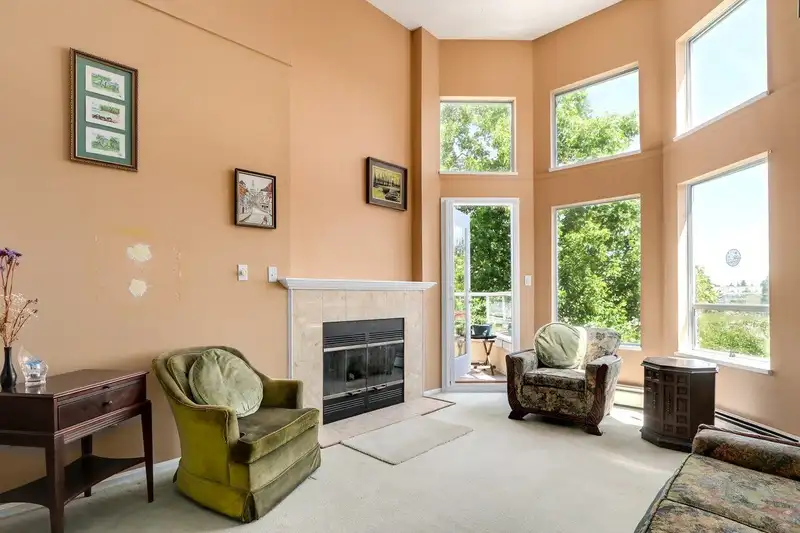 325 7251 MINORU BOULEVARD - photo 2 of 24