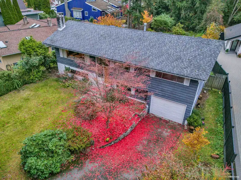 4578 CAPILANO ROAD - photo 1 of 24