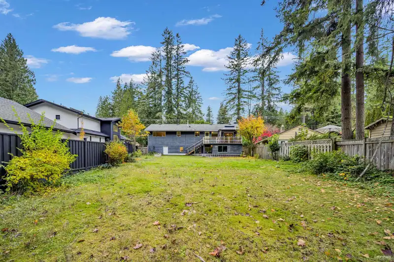 4578 CAPILANO ROAD - photo 2 of 24
